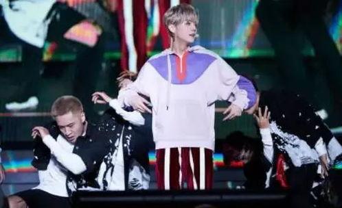 鹿晗演唱会的爆料视频播放,精彩瞬间与幕后花絮大曝光  第1张